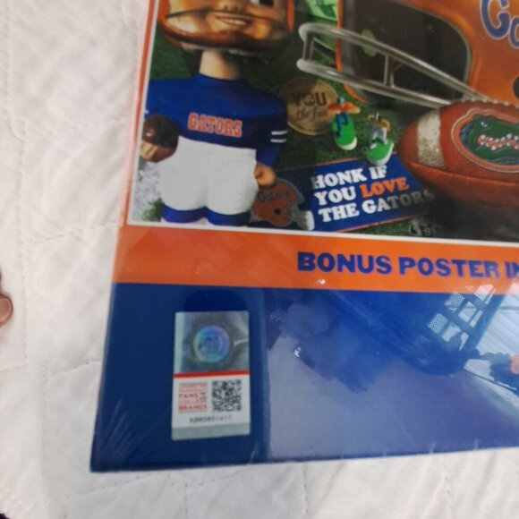 NCAA Florida Gators 500 Piece Puzzle Bonus Poster Included New In Box - Picture 2 of 8